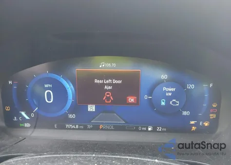 2021 Ford Escape Titanium Plug-In Hybrid z USA, uszkodzony, nr VIN 1FMCU0LZ5MUA67361